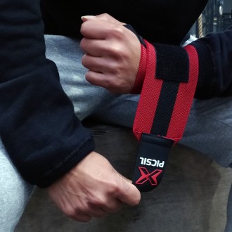 Zpevňovač z&aacute;pěst&iacute; Wrist Wraps Picsil - červen&yacute;