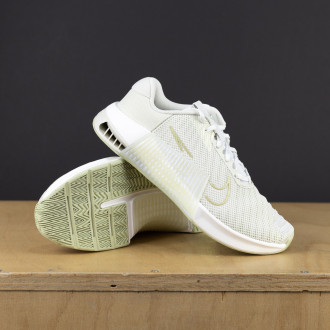Dámské boty na CrossFit Nike Metcon 9 PREMUM - bílozlaté- DOPRAVA ZDARMA