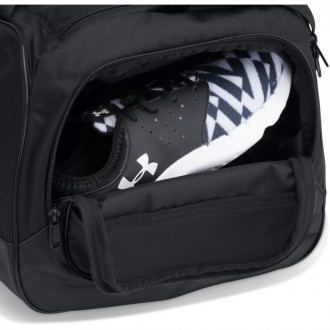 Sportovní taška Under Armour Watch Me černá