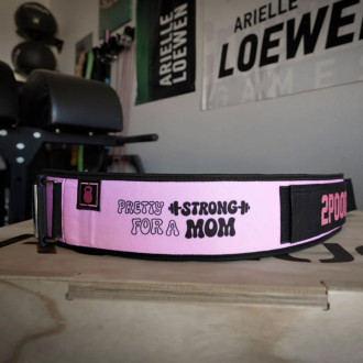 Vzpěračský opasek 2POOD - Pretty Strong for a Mom by Arielle Loewen